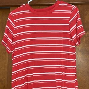 Very comfy and casual T-shirt barely worn.